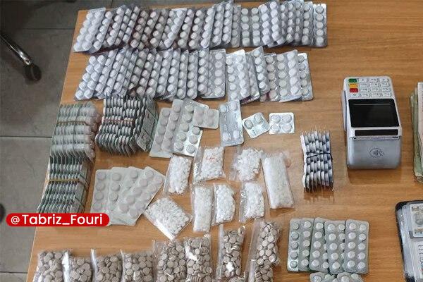 تبریز فوری: کشف بیش از ۲۰ هزار عدد قرص غیر مجاز در تبریز🔹فرمانده انتظامی شهرستان تبریز از کشف بیش از ۲۰ هزار عدد قرص غیر مجاز خبر دا