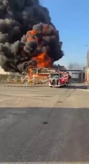 ערימות עשן עולות מהאקדמיה למדעי הביטחון של סעד אלעבדאללה בכווית