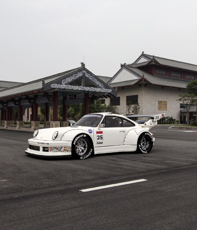 Porsche 930 RWB 2