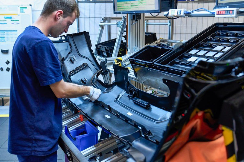 Отраслевая премия BMW Group в сфере производства.Производство автомобилей, как и