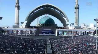 🎦 מסגרת כואבת של אביה של זהרה הקטנה תוך כדי תפילה על גופת בתו