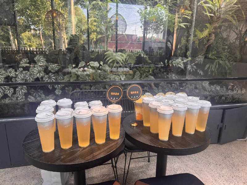 15人的锦秋小饭桌最后变成了40多人的大饭桌😻 和大家catch up 新动向外，更重要的是被感染——被大家对未来的热情和无限憧憬所感染， 被未来无限变化的可能性所感召
