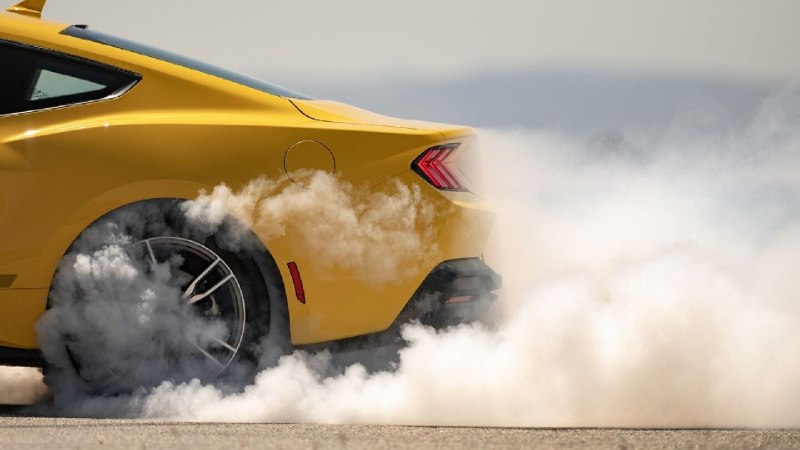 Сегодня мы хотим поговорить о двух интересных купе: Ford Mustang EcoBoost и BMW