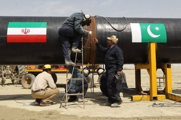 شرق: 🔺تشکیل کمیته ویژه پاکستان برای بررسی روند پروژه مشترک گازی با ایران 🔹نخستوزیر پاکستان دستور تشکیل یک کمیته عالیرتبه را