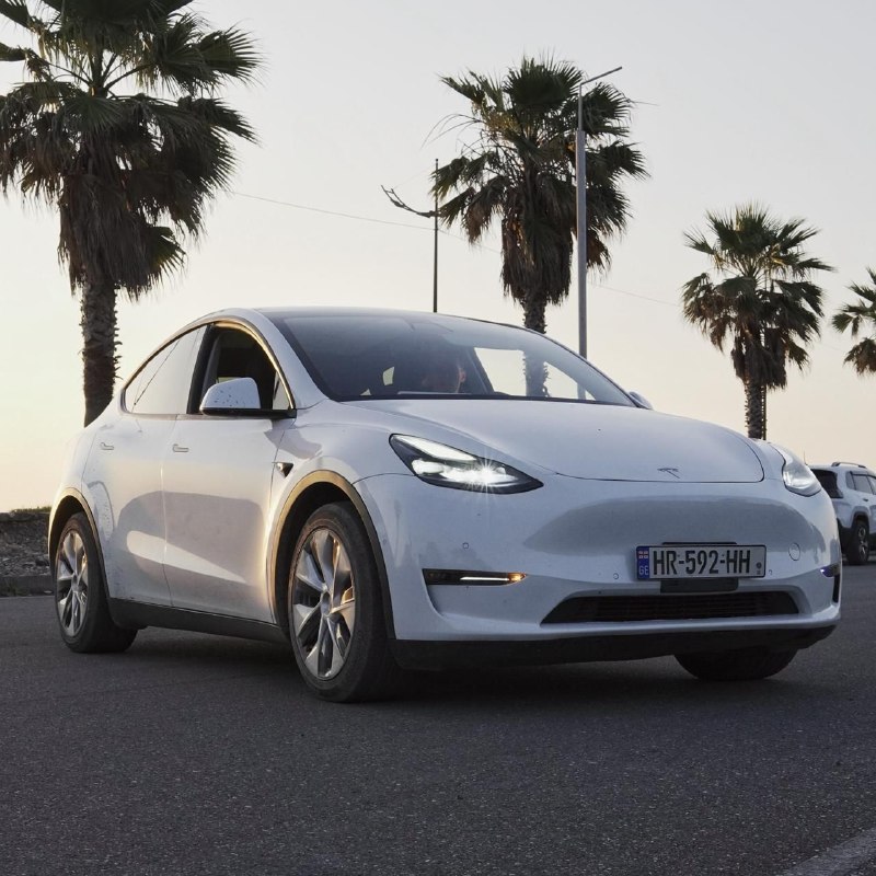 Тesla Model Y 2020 года в прекрасном состоянии