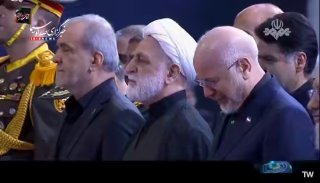הנשיא: מנהיגנו הגן על עצמאות איראן והמוסלמים