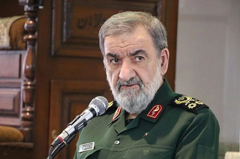 فامیل دور: 🔴محسن رضایی ،دبیر شعام :پهلوی رو میاوردن، ایران به 5 بخش تجزيه میشد؛بعضیها فکر میکردن پهلوی ميومد، ایران گل و بلبل می