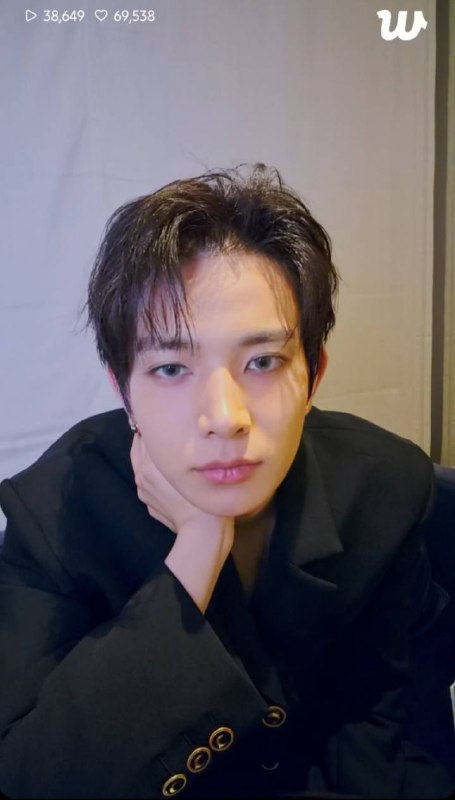「 ENHYPEN 」 D-2 ❤️‍🔥: ╭┈ [260823]˚✧. . ⇠┊هیسونگ ویورس لایوه 🍰🔗 weverse.io/evan/live/0-179556048?hl=koᴱᴺ⁻ #News | #Heeseung ╰── @ENHYPEN · · · 
