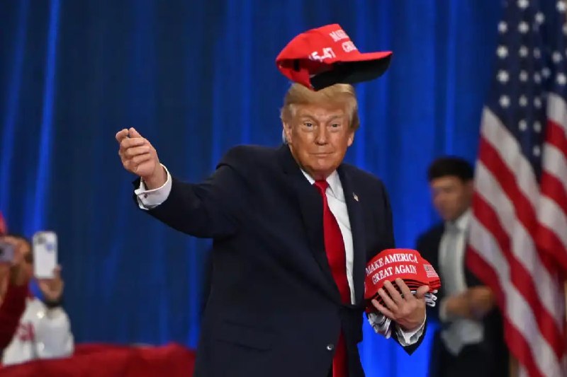 לפי CNN, טראמפ ביטל בפתאומיות את עצרות סוף השבוע שלו בקנזס ובאיווה, מה שעורר ספקולציות לגבי מצבו הבריאותי.