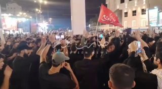 — 🇮🇶/🇮🇷 חדש: עיראקים עוסקים בטקסי אבל ערביים מסורתיים בזמן שהם ממתינים לגופתו של האייתוללה חמינאי