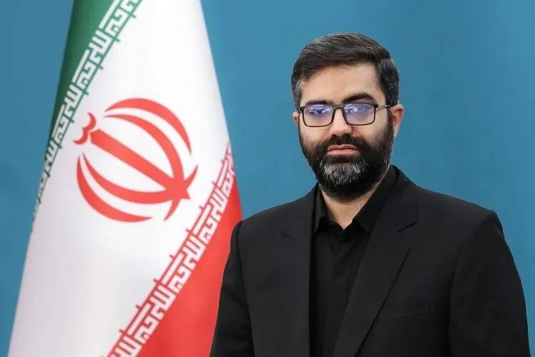 عصر ایران: سقاب اصفهانی: اجازه دهید فحش بخورم، اما مسائل کشور را حل کنم/ دولت پزشکیان فدایی رهبری است؛ تیر نباید به رهبری بخورد🔹سقا