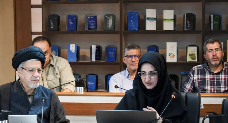 روزنامه فرهیختگان: 🔵 تغییر فرمول آموزش در دانشگاه آزاد؛ گذار از «کلاسهای سنتی» به «یادگیری معکوس» و «کلاسهای هوشمند معاون علوم پایه، مهند