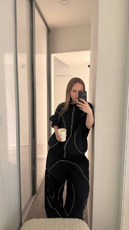 Сегодня весь день провела в клинике COSMO PRO и впервые не как клиент 🫢, а как арт-директор. Коммерческий арт-директор, ирокезов на врачах не ждите 🤣🫰🏻Они закрылись на весь день для того, чтобы сделать масштабную съемку для сотрудников, которая пойдет на сайт и телевидение 🙌🏻Сегодня весь день провела в клинике COSMO PRO и впервые не как клиент 🫢, а как арт-директор. Коммерческий арт-директор, ирокезов на врачах не ждите 🤣🫰🏻Они закрылись на весь день для того, чтобы сделать масштабную съемку для сотрудников, которая пойдет на сайт и телевидение 🙌🏻