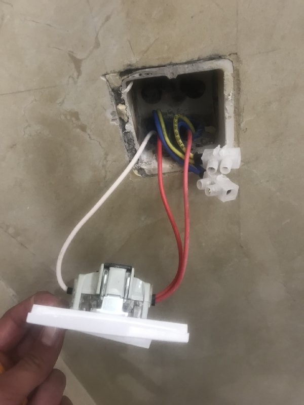 لوله برق و سینی کابل و متره و برآورد فهرست بها: نمونه سربندی کلیدها با استفاده از ترمینال پیچی، چند نکته:1- ارت و نول هر کلید داخل قوطی خودش سربندی بشه، اصلا کار درستی