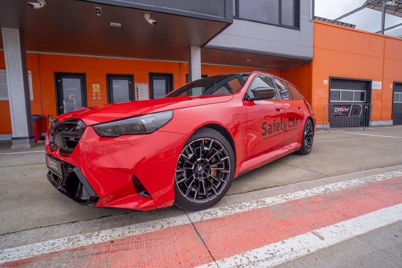 Rosso Corsa Uni (код P7K) через BMW Individual обойдётся примерно в +$5k и