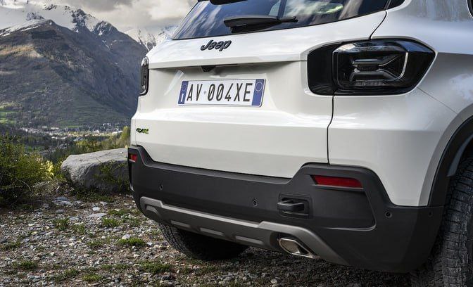 Кроссовер Jeep Avenger получил полноприводную версию 4xe 6