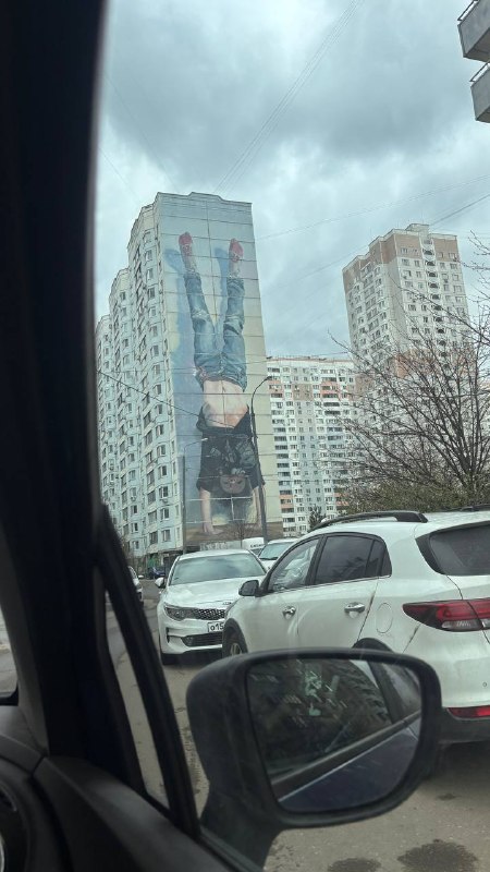 Вот казалось бы неплохая идея, дать место художникам чтобы они смогли и самовыразиться и фасады домов не были… — фото 8 из 10