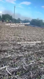 В Хмельницкой области произошло крушение бомбардировщика Су-24М ВВС Украины, оба пилота погибли, по предварительной информации, среди гражданского населения пострадавших нет, сообщают Воздушные силы ВСУ.
