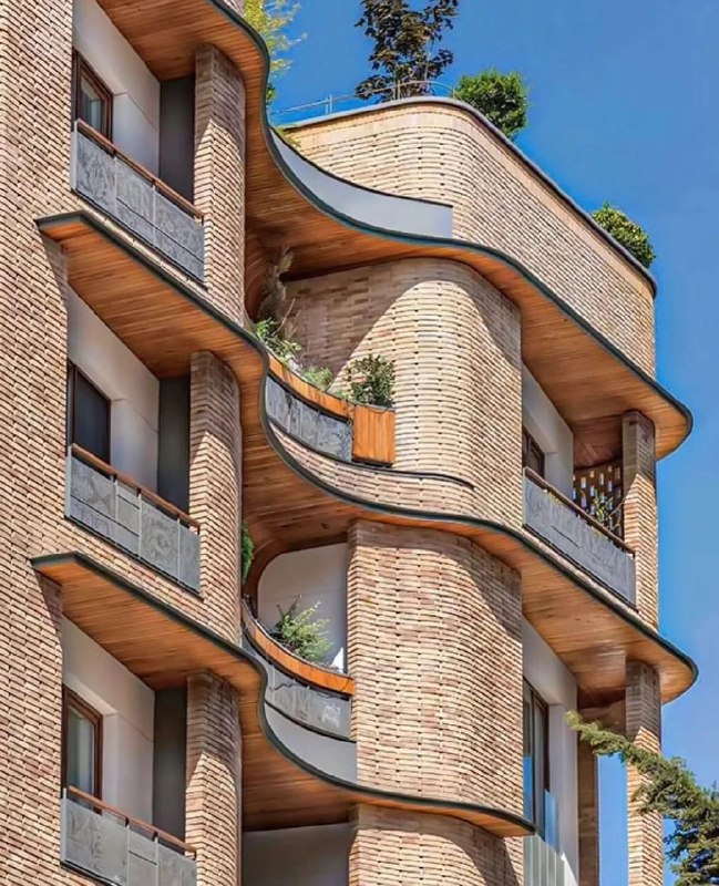 Civil & Architecture: «فقط معماران ایرانی می‌تونستن خاک رس معمولی پخته‌شده رو به این شاهکارهای شگفت‌انگیز تبدیل کنن.»@civil_arch 🔹
