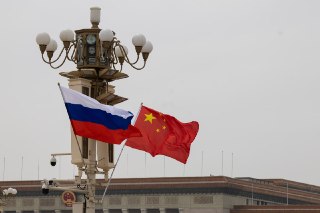 Россия и Китай обсуждают открытие границы для личных автомобилейМинтранс РФ согласовывает с Китаем соглашение, которое позволит физлицам пересекать границу на личных автомобилях вместимостью до восьми мест, сообщил глава ведомства Андрей Никитин. Поездки п