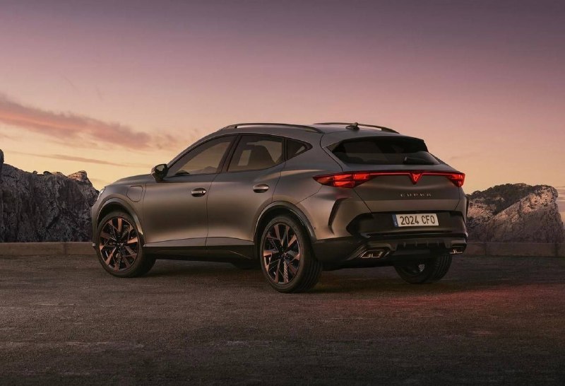 Компания Cupra обновила Formentor и Leon 2