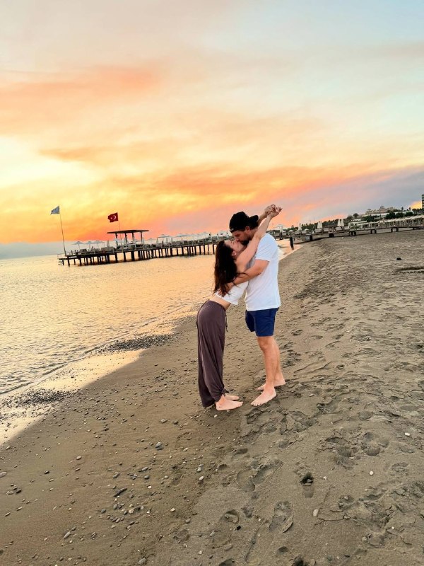 Уютные фотокарточки Иды Галич с супругом 🥰 Тоже хочется куда-нибудь на пески и п