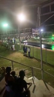 Водитель Lamborghini во время дрэга на мгновение потерял контроль и ушел в занос