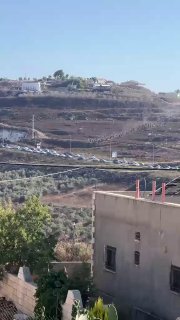 הרגע בו עשרות מתנחלים תקפו את הכפר סרה, מדרום-מערב לשכם.