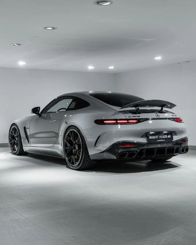 2024 AMG GT 63 4.0-L V8 BITURBO 4MATIC+ 0-100 km/h 3.2 sec 4