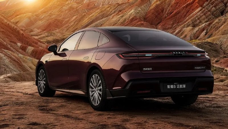 Geely вывела на рынок новый гибридный седан 2