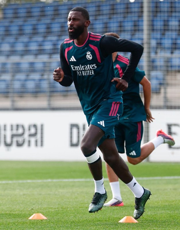 رئال مادرید | Real Madrid: 🚨⚽️آ.اس:🤩🤩مورینیو اعتماد زیادی به رودیگر برای رهبری خط دفاعی داره.👑@FCRealMadrid |🚨⚽️آ.اس:🤩🤩مورینیو اعتماد زیادی به رودی