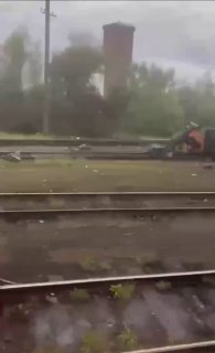 מוקדם יותר היום, רכבת לילה חכורה ובה בוריס ג'ונסון, היועץ הביטחוני הבכיר של קנצלרית גרמניה מרץ, ויועצי ביטח…