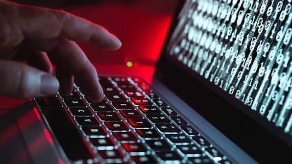 تجارت نیوز: 🔻اتهام «نفوذ سایبری» علیه ۱۷ ایرانی در آمریکا▪️دادستانهای فدرال در نیویورک در ادعایی ۱۷ ایرانی را به «نفوذ سایبری» در د