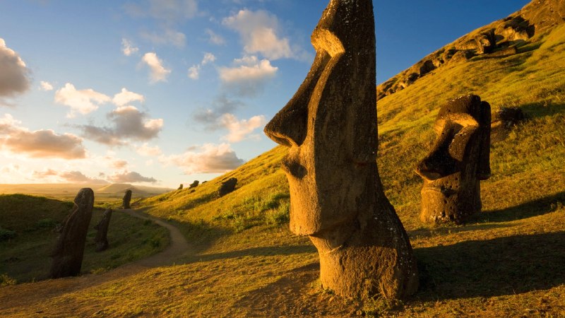 The silence of unfinished giantsMoai statue quarry, Rano Raraku, Easter Island, Chile (© Gavin Hellier/Alamy)