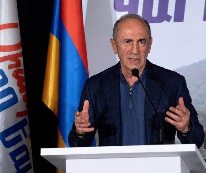 اخبارفوری و مهم: 🔴 رئیس جمهور سابق ارمنستان بازداشت شد🔹رابرت کوچاریان، رئیس جمهور سابق ارمنستان و پسرش، سدراک، به عنوان بخشی از تحقیقات ج