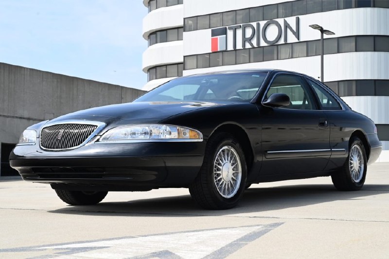 Сегодня мы хотим поговорить об одном интересном экземпляре - Lincoln Mark VIII 1