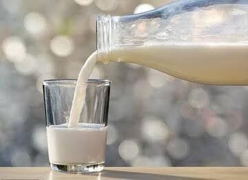 ﻣﺪﯾﺮﺍﻥ ﺻﻨﺎﯾﻊ ﻏﺬﺍﯾﯽ، ﺁﺷﺎﻣﯿﺪﻧﯽ و بهداشتی کشور ایران: 🥛 #شیر مادهای کلیدی در صنایع غذایی♻️ شیر یک سیستم غذایی پیچیده و طبیعی است که عمدتاً از آب، لاکتوز، پروتئین، چربی، مواد