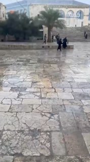 أمطار تهطل على ساحات المسجد الأقصى