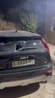 מתנחלים ציונים משמידים את רכבו של אזרח פלסטיני ברמאללה
