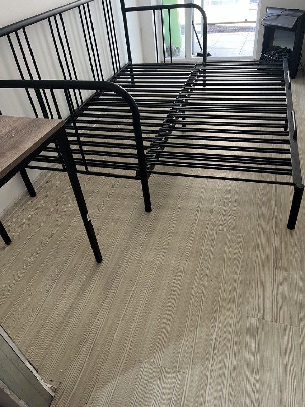 Продам новую!!! кровать ИКЕЯ .Не подошла по размеру комнаты. Без матрасов.Кровать 90×200 можно разло — фото 1