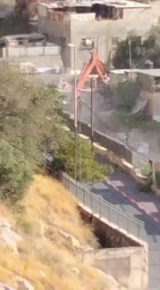 جرافات الاحتلال تهدم منزل عائلة الرويضي في سلوان