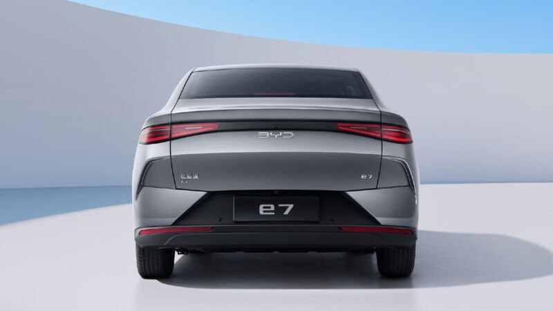 BYD показал электроседан e7 нацеленный на таксопарки 3