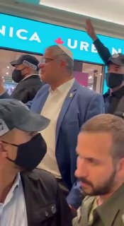 בן גביר, ראש מפלגת עוצמה יהודית, בנתניה: "כולם זוממים להפיל אותנו. הם לא רוצים אותי. לכו והצביעו!" ".