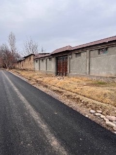 Uy hovli sotiladi