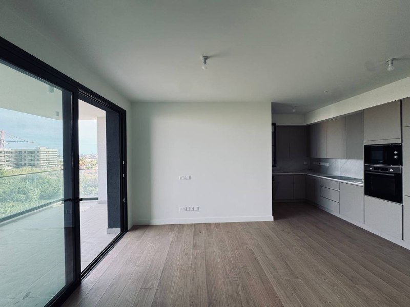 2-bed apartment with communal pool in Zakaki, Limassol photo 3