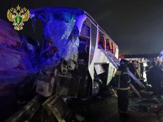 Пять человек погибли, ещё 24, включая пятерых детей, пострадали в ДТП с автобусом "Грузия — Москва" на Ставрополье.По предварительным данным, около часа ночи автобус Setra на трассе "Кавказ" в районе Иноземцево влетел в ехавший впереди КамАЗ. После столкно