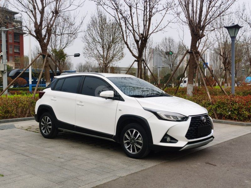 Toyota Yaris 2022 фото 2