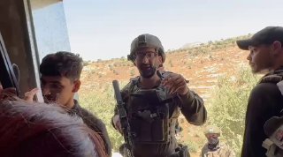 בחסות הכיבוש...מתנחלים תקפו פעילי סולידריות שניסו להגיע לבית כדי לתקן אותו לאחר התקפות מתנחלים בכפר יורש שמ…