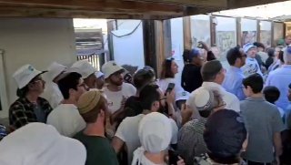 Urgent: Settlers are gathering at the Mughrabi Gate in preparation for an assault on the blessed Al-Aqsa Mosque on the occasion of what is known as "Yom Kippur".