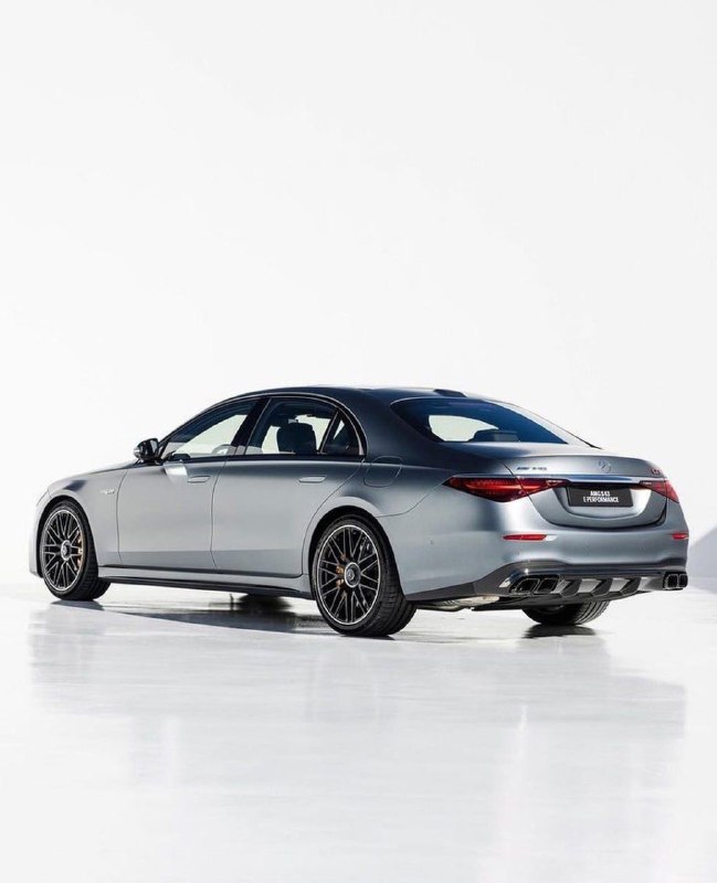 Mercedes-AMG S 63 E Performance 3
